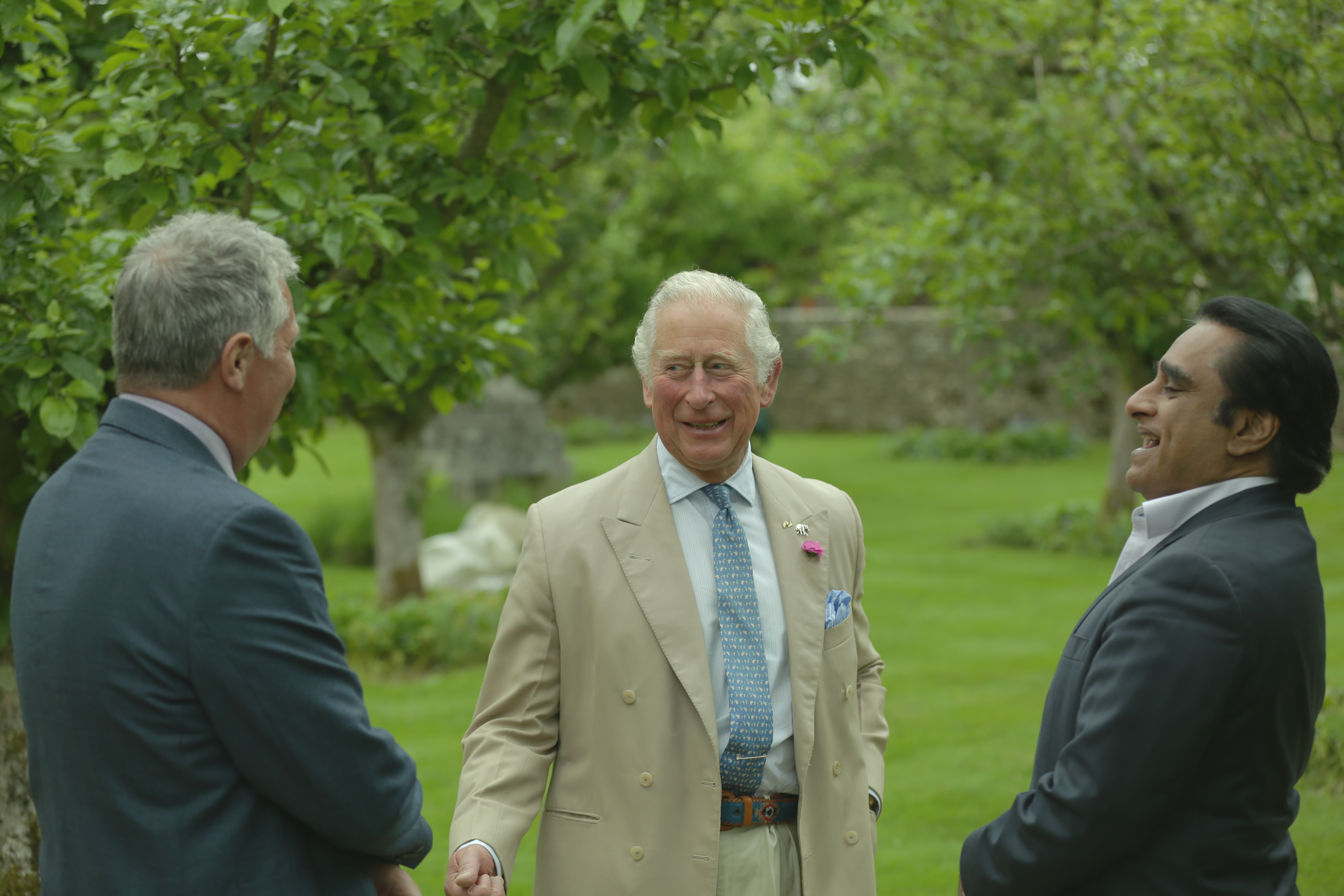 HRH The Prince Of Wales Kick Starts ‘Palaces On Wheels’ As Cyclists Embark On An Epic Royal Adventure (1)